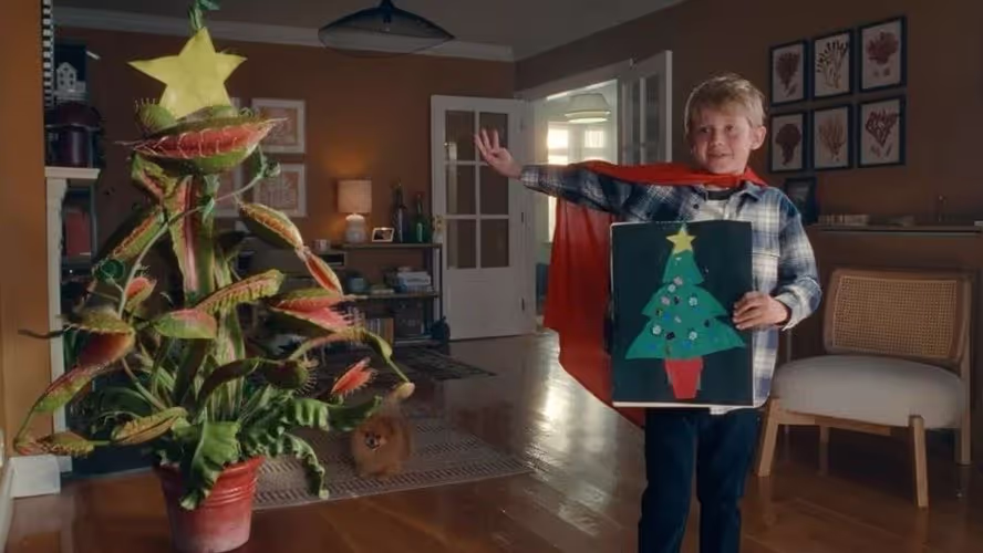 John Lewis Weihnachtswerbung - Die jährliche Weihnachtswerbung von John Lewis ist bekannt für ihre herzerwärmenden Geschichten, die oft soziale Themen aufgreifen und eine emotionale Verbindung zur Marke herstellen.