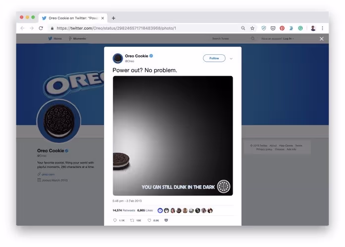 Oreo 'Dunk in the Dark' - Während eines Stromausfalls beim Super Bowl reagierte Oreo blitzschnell mit dem Tweet 'You can still dunk in the dark'. Dieser Echtzeit-Marketing-Coup wurde viral und zeigte, wie Marken aktuelle Ereignisse nutzen können, um mit ihrer Zielgruppe zu interagieren.
